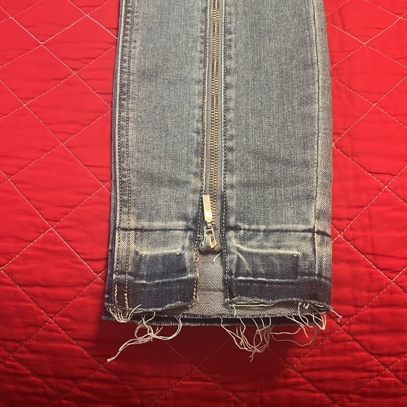 Rare find! NWT Express women’s stretch jeans with unique zipper details! - Picture 2 of 4